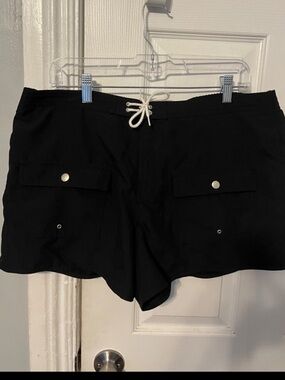 Tropical Escape Black Women's Drawstring Pocket Swim Shorts
